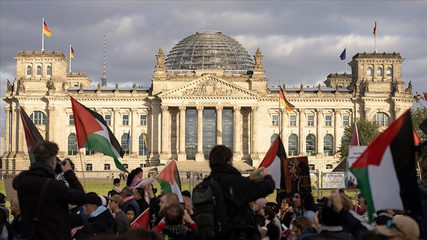 Almanya’da halkın çoğunluğu İsrail ordusunu Gazze’de savaş suçu işlemekle suçluyor